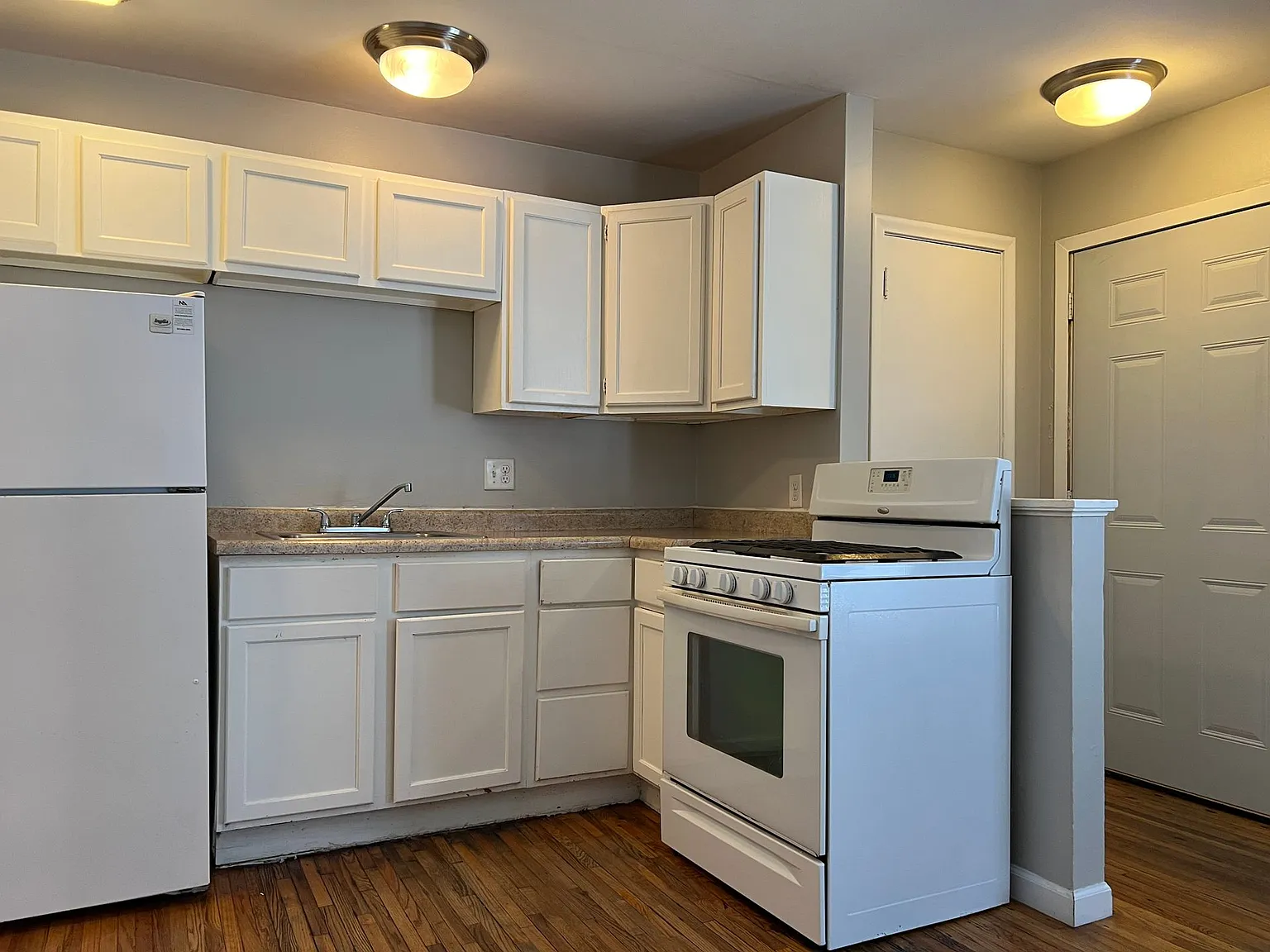 Golden Valley Apartments — Photo 3