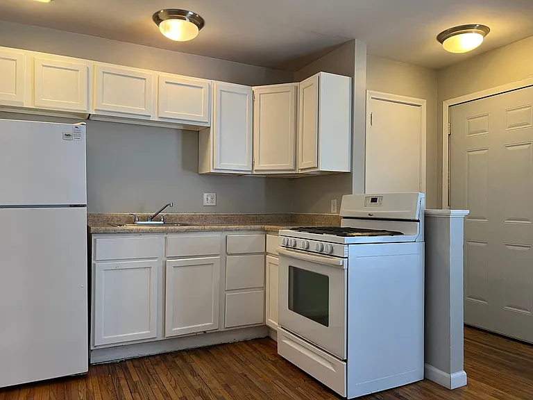 Golden Valley Apartments — Photo 3