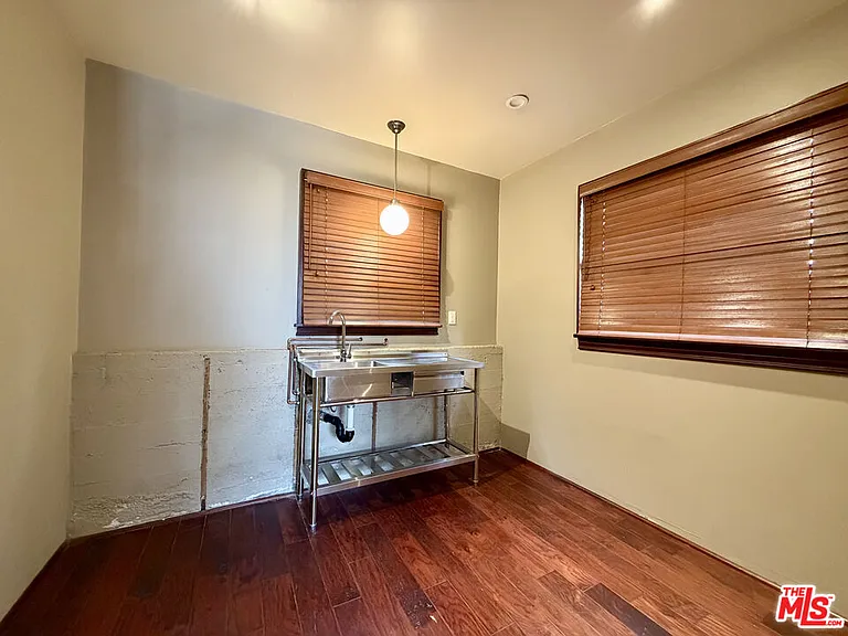 6871 Pacific View Dr — Photo 31