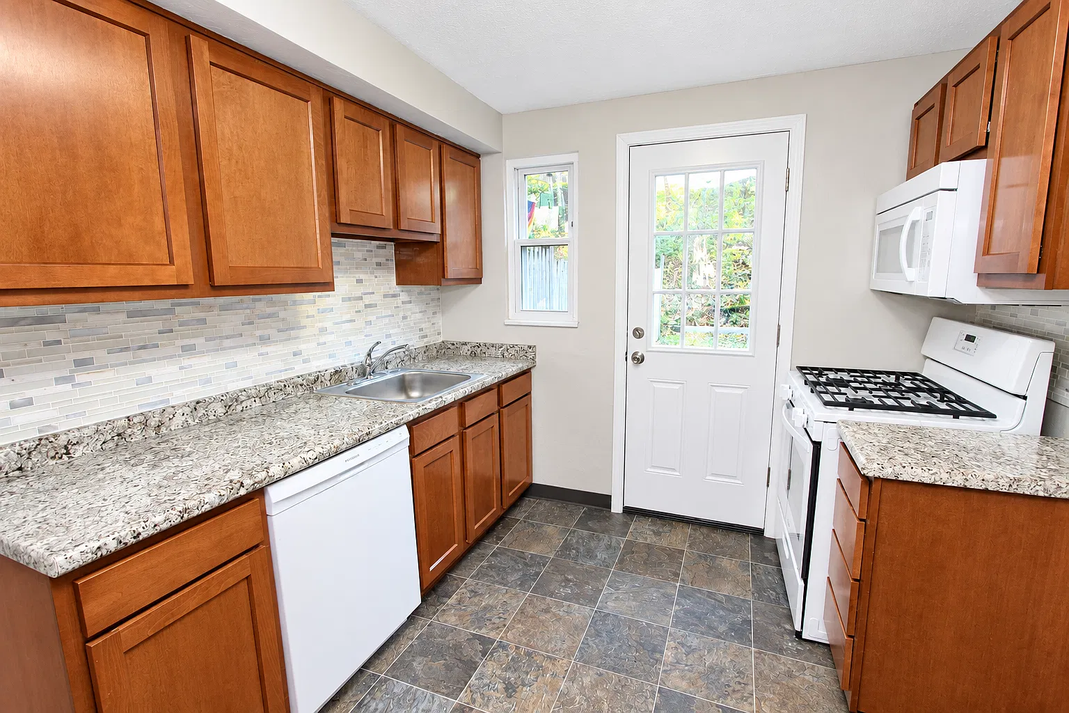 2 bed, $1,350 — Photo 2
