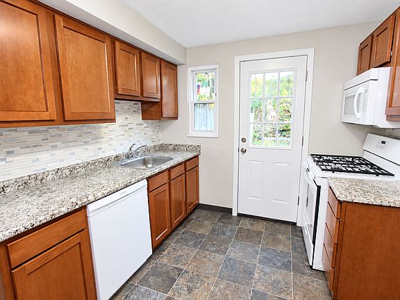 2nd image of 949 Sleepy Hollow Rd