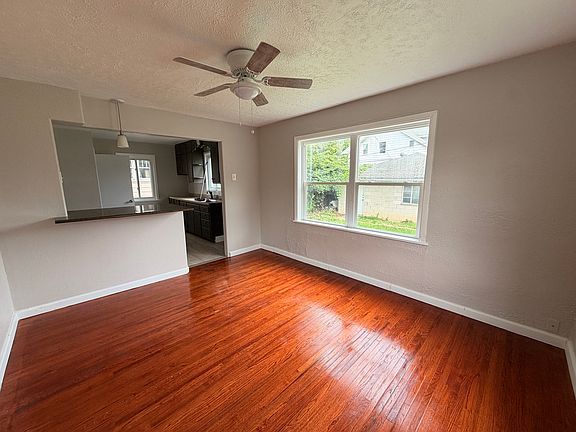 5th image of 361 E Manhattan Blvd
