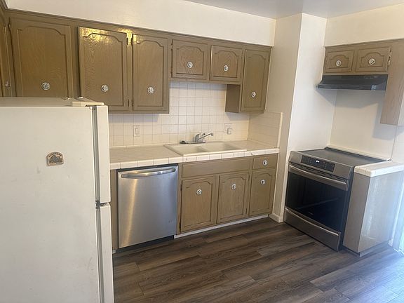 4th image of 5085 E Belmont Ave #B