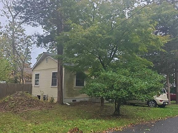 3rd image of 51 Clematis St