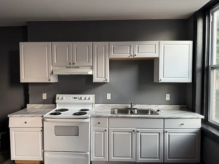 1327 Elam St #2 — Photo 7