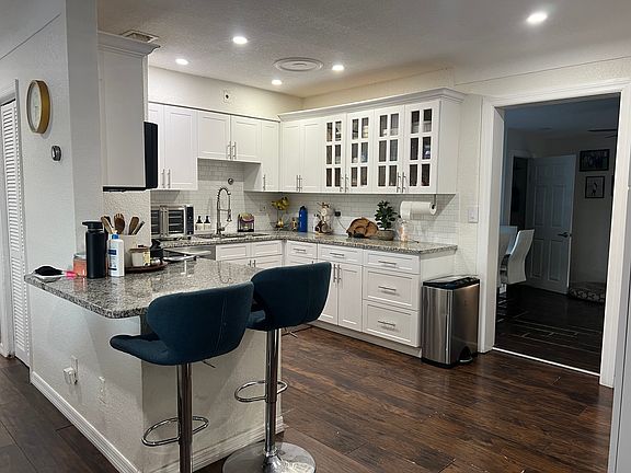 4th image of 1000 Alcazar Way S