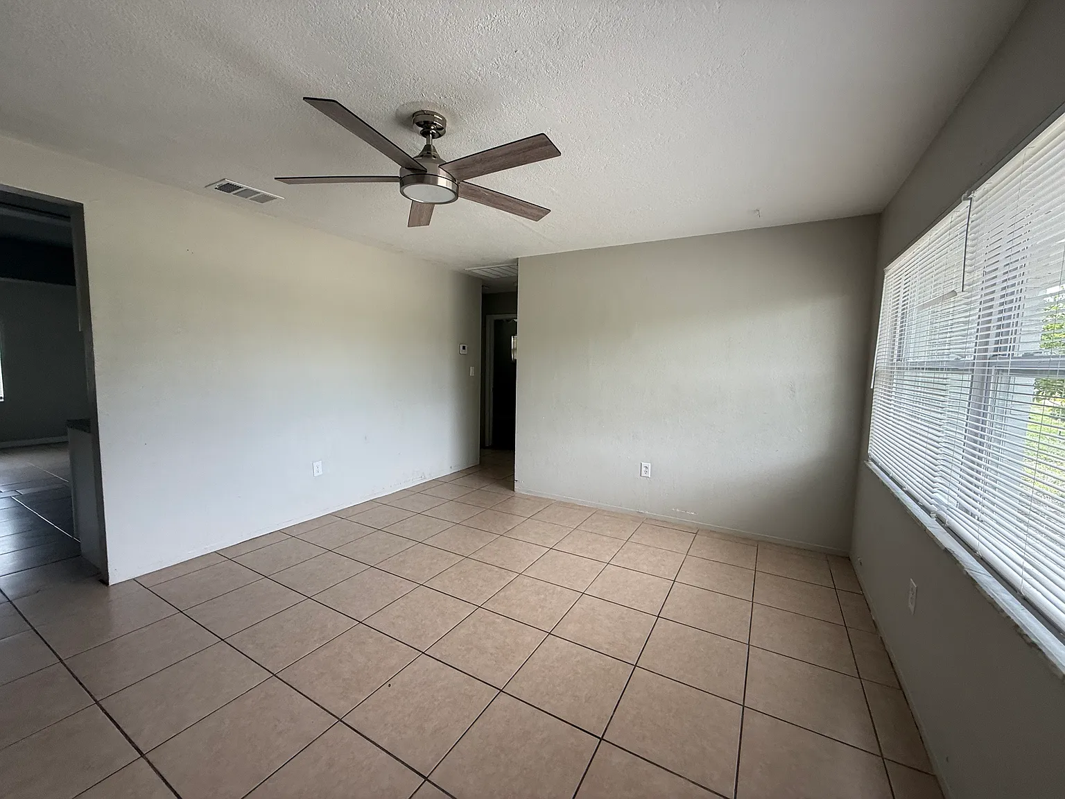 3 bed, 1158 sqft, $1,750 — Photo 4