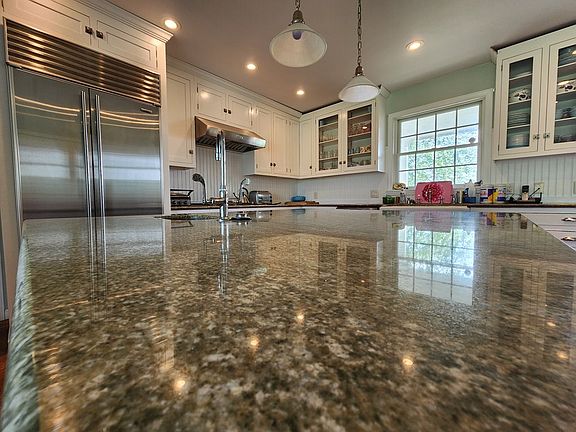 3rd image of 2055 Fox Hill Rd