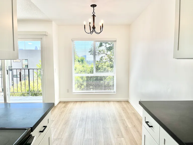 1401 Douglas St #13 — Photo 11