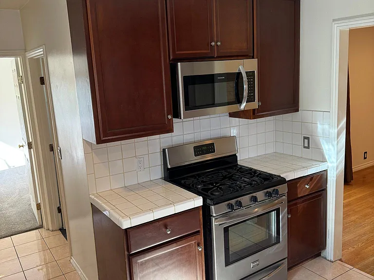 12411 Kittridge St — Photo 28
