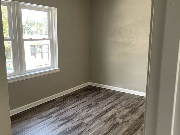 5th image of 114 W Howard Ave #114