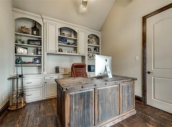 4th image of 1016 Woodbridge Pl