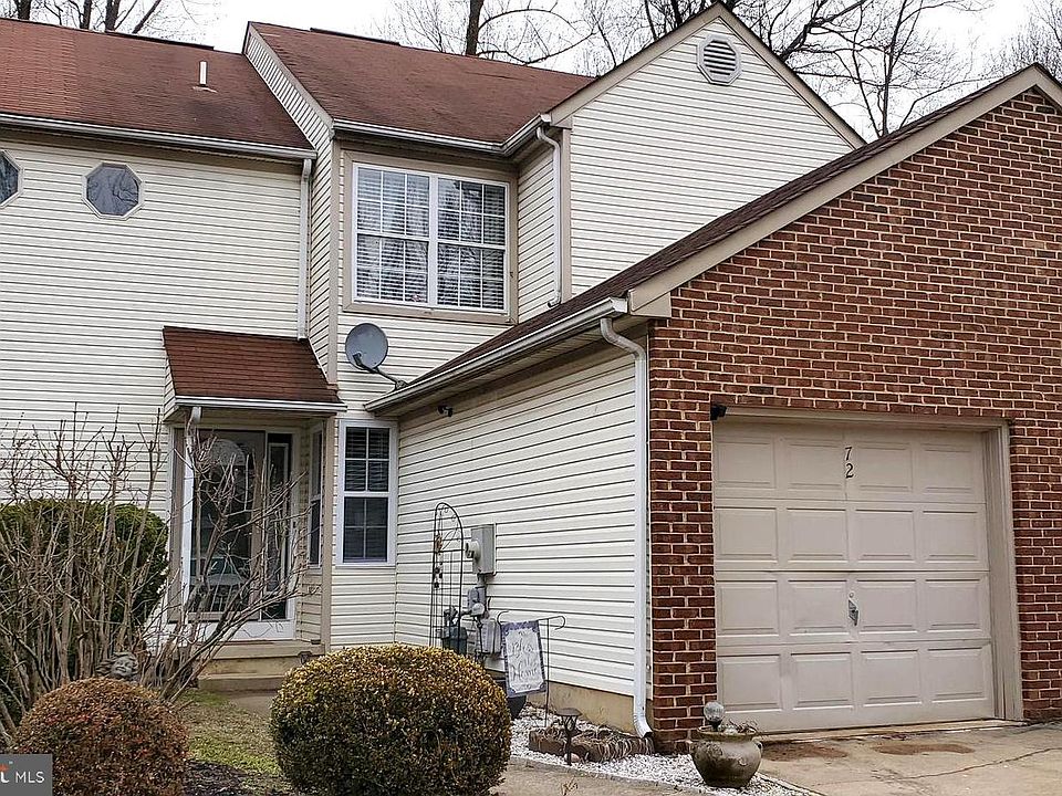 1st image of 72 Mahopac Dr