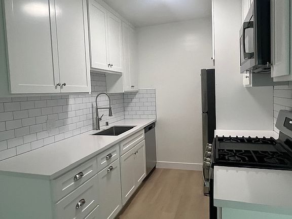 3rd image of 833 Lincoln Blvd APT 10