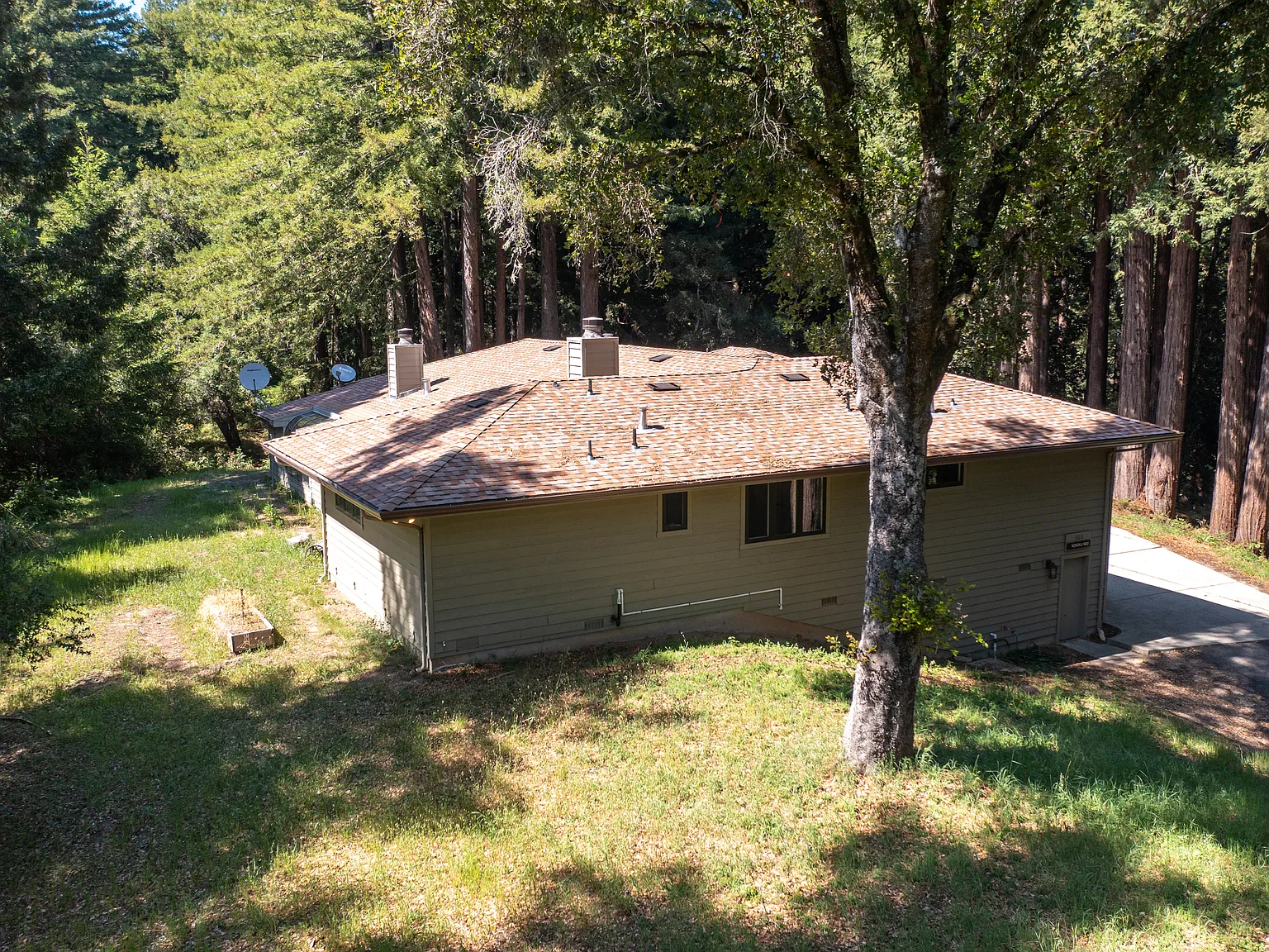 4 bed, 2375 sqft, $4,900 — Photo 2