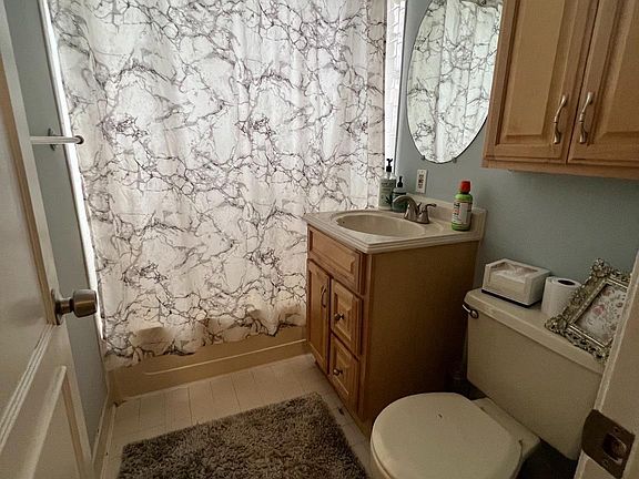 4th image of 1808 Queens Ln #4-212