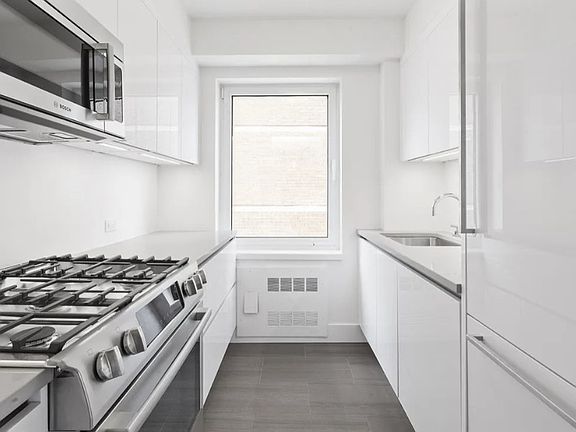 4th image of 420 E 58th St APT 15B