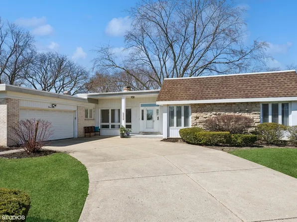 1130 Crestwood Dr, Northbrook, IL 60062