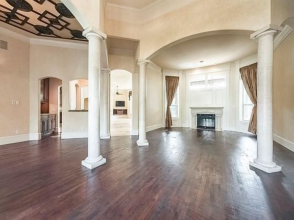 5th image of 2601 Royal Glen Dr