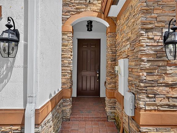 5th image of 16605 SW 42nd Way