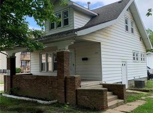 1001 4th St, Charleston, IL 61920