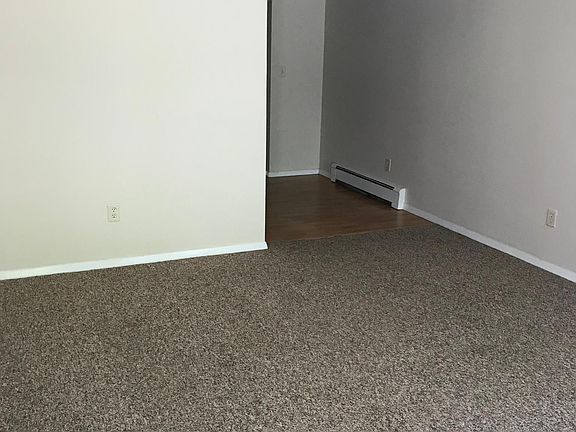 3rd image of 3-52715 35 1/2 St #3
