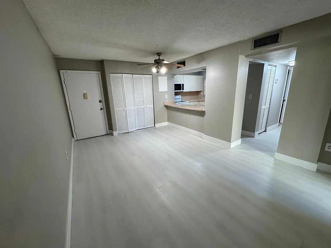 Building Photo - 870 NW 87th Ave #310