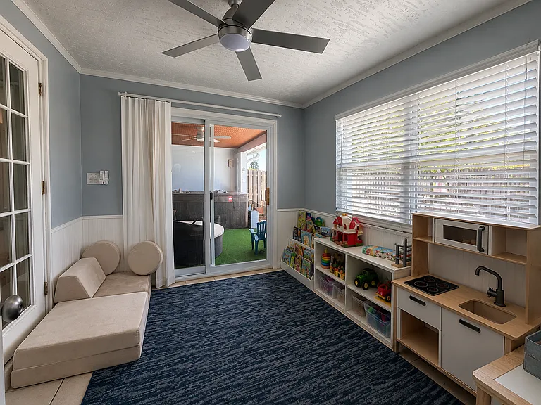 530 Roosevelt Ave — Photo 16