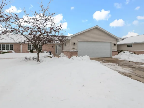 1687 Twin Lakes Cir, Green Bay, WI 54311