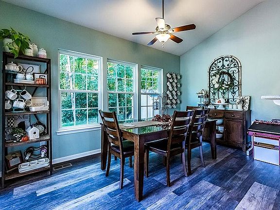 3rd image of 4467 Millstream Dr