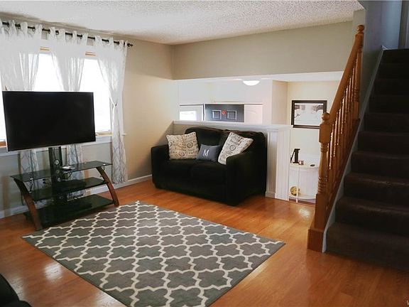5th image of 16 Basswood Dr