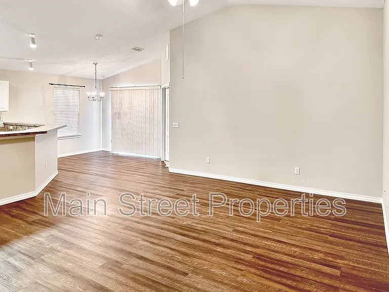 217 Cohasset Ct — Photo 2