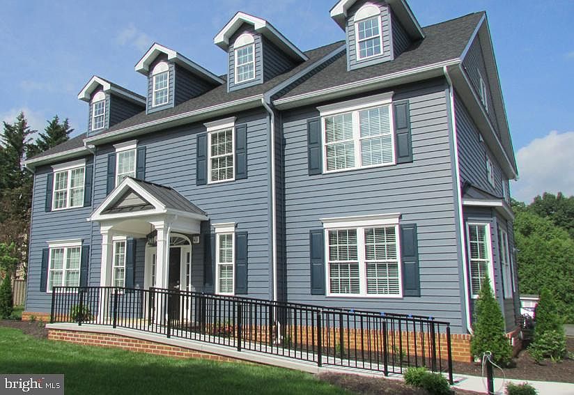 1st image of 402 N Hickory Ave