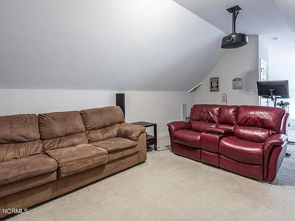 5th image of 225 W Meath Dr