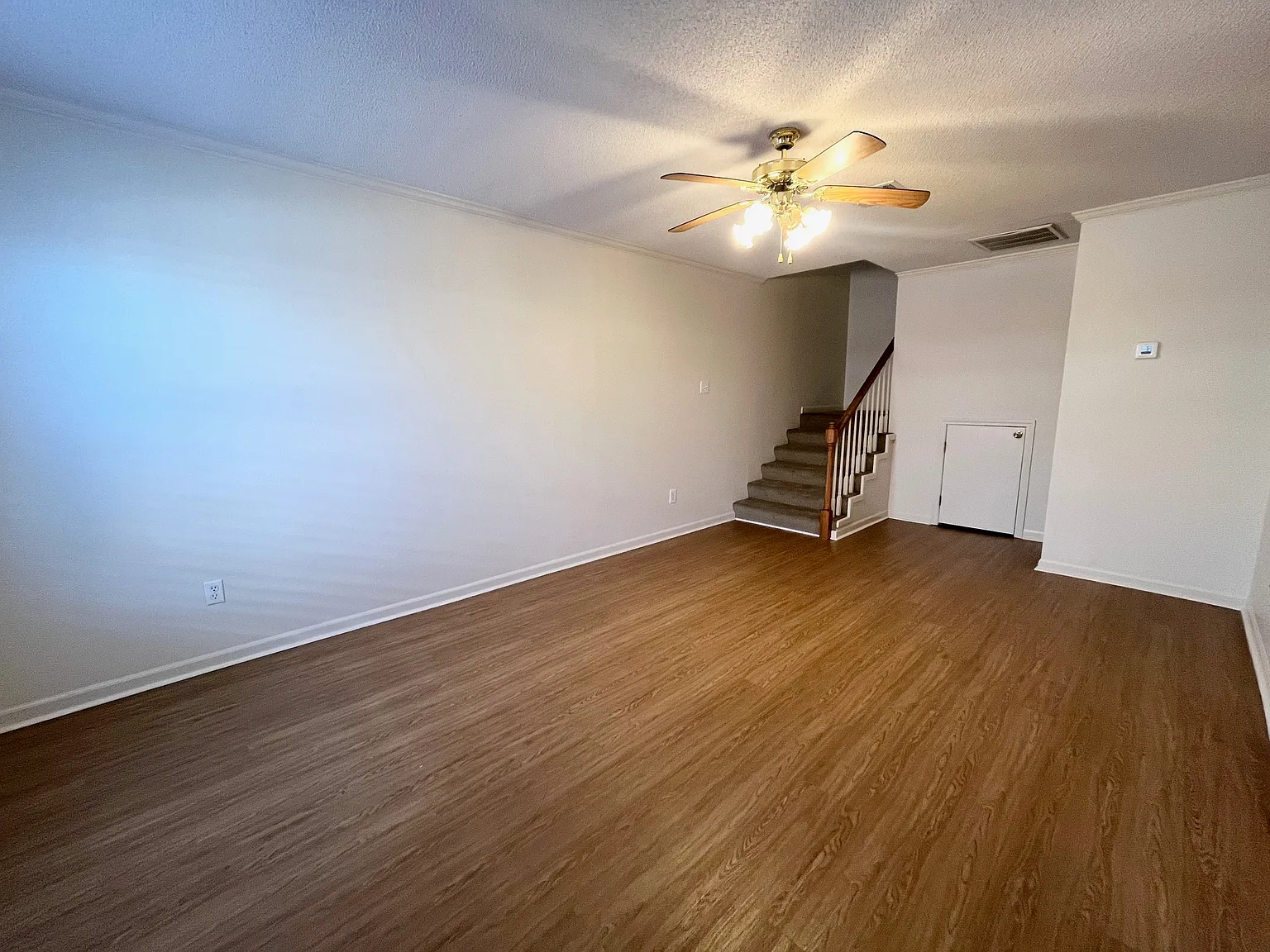 2 bed, 1.5 bath, 1200 sqft, $1,150 — Photo 3