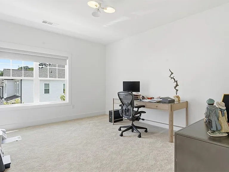 158 Kingwood Dr — Photo 38