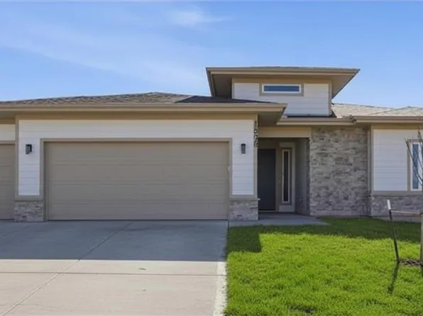 1599 Grayhawk Dr, Basehor, KS 66007