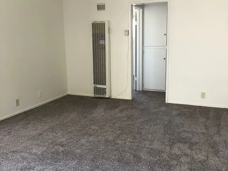 6714 11th Ave — Photo 3