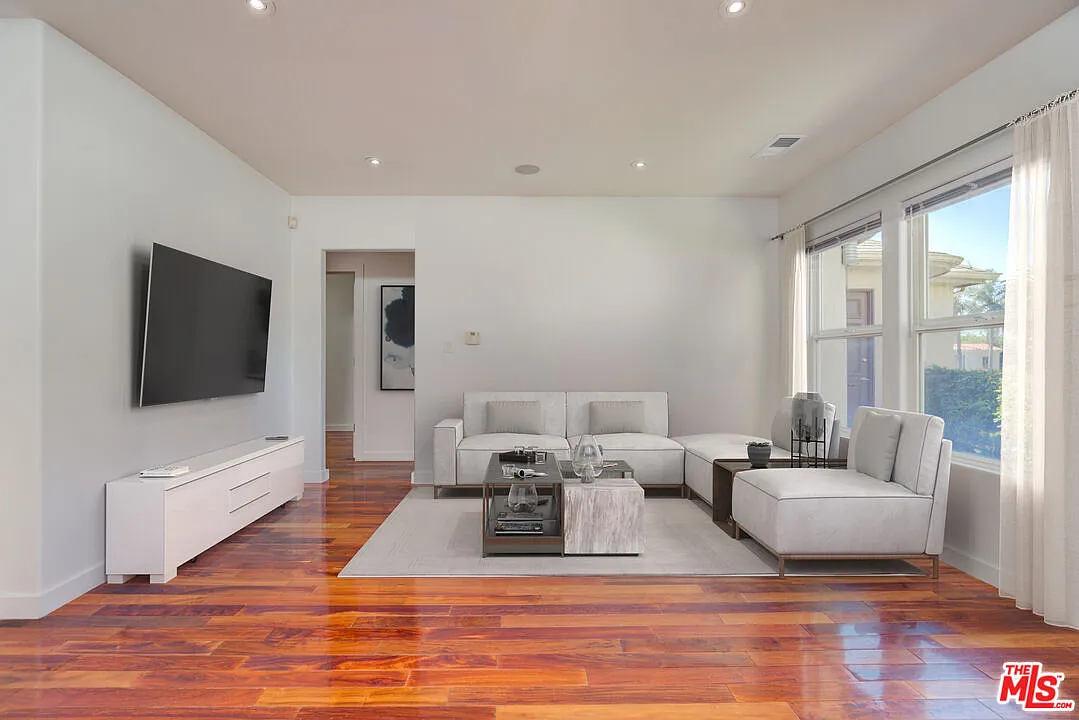 2 bed, 2.0 bath, 1000 sqft, $2,995 — Photo 3
