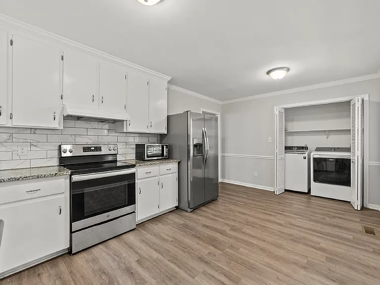 3921 Bamburgh Ln — Photo 12