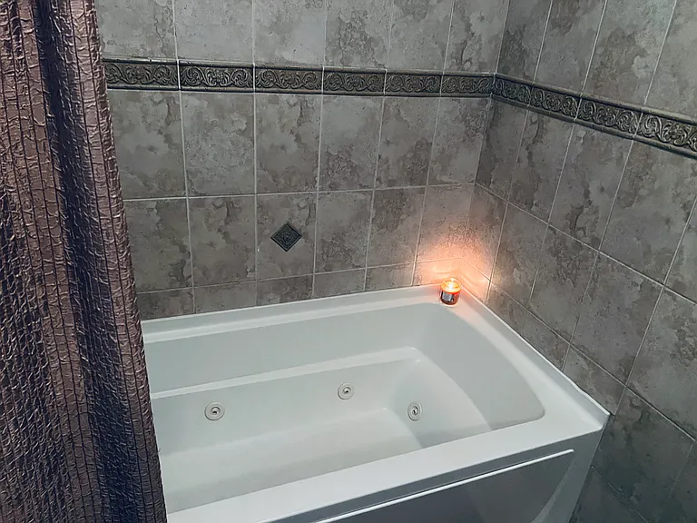 Soaker Jacuzzi Tub.