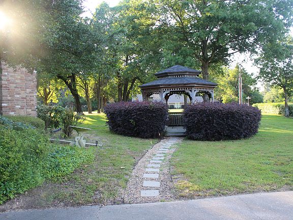 3rd image of 4731 Lakeside Dr