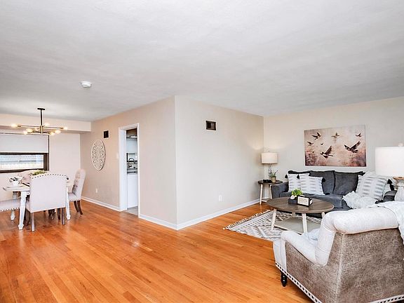 3rd image of 246 Woolwich Ln