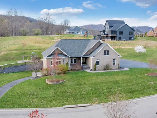 7425 Willow Leaf Cir, Roanoke, VA 24018