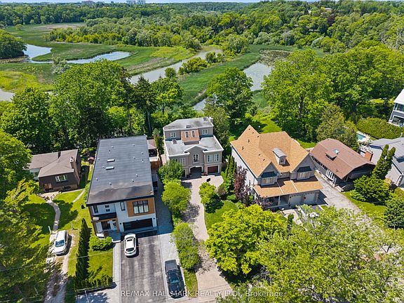 2nd image of 322 Dyson Rd