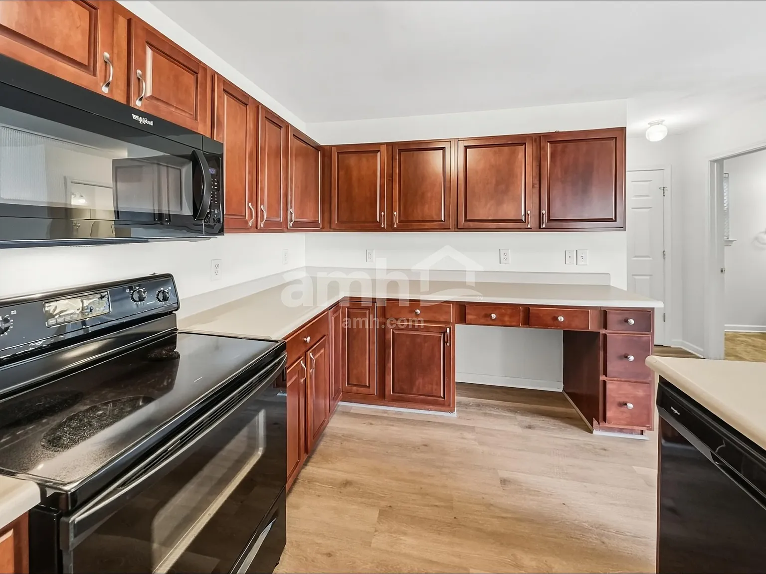 4 bed, 2.5 bath, 2546 sqft, $2,500 — Photo 3