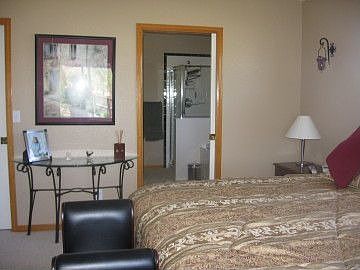4th image of 100 53rd Avenue Ct