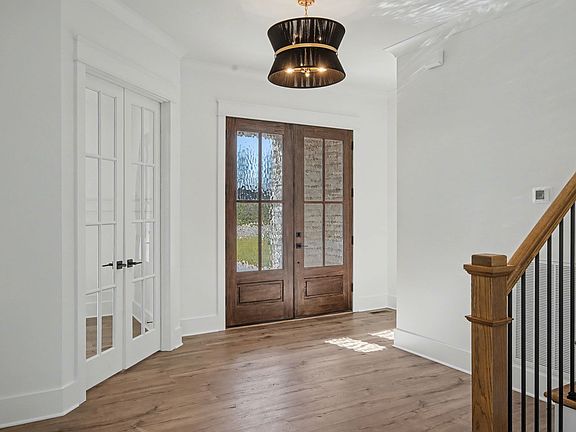 5th image of 448 Lake Dr