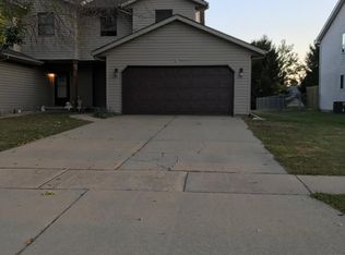302 Wintergreen Dr, Chatham, IL 62629