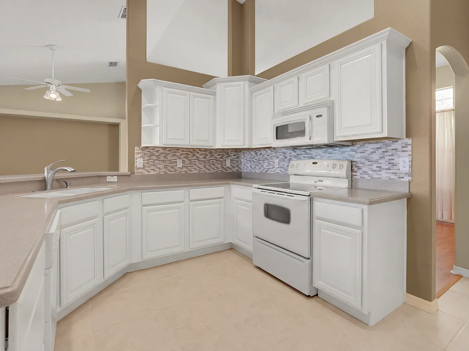 3 bed, 2064 sqft, $2,600 — Photo 4